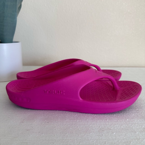 Telic Pink Flamingo Arch Support Pain Relief Energy Flip Flops Medium - Picture 5 of 11